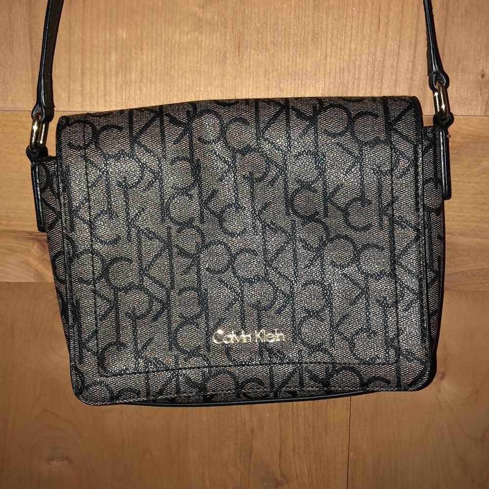 NWOT Monogram Calvin Klein cross-body